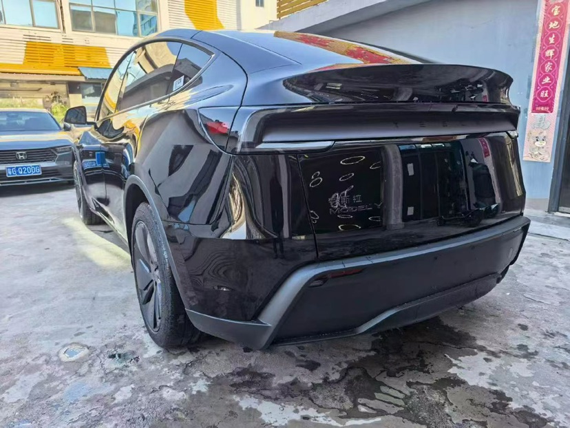 Tesla Model Y 2026 #9 Tesla Model Y 2026 صورة سيارة #9