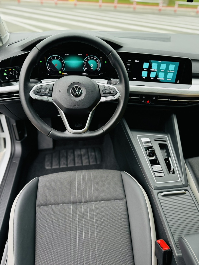 Volkswagen Golf 2022 car image #5