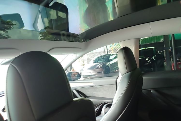 Tesla Model Y 2021 #20 Tesla Model Y 2021 car image #20