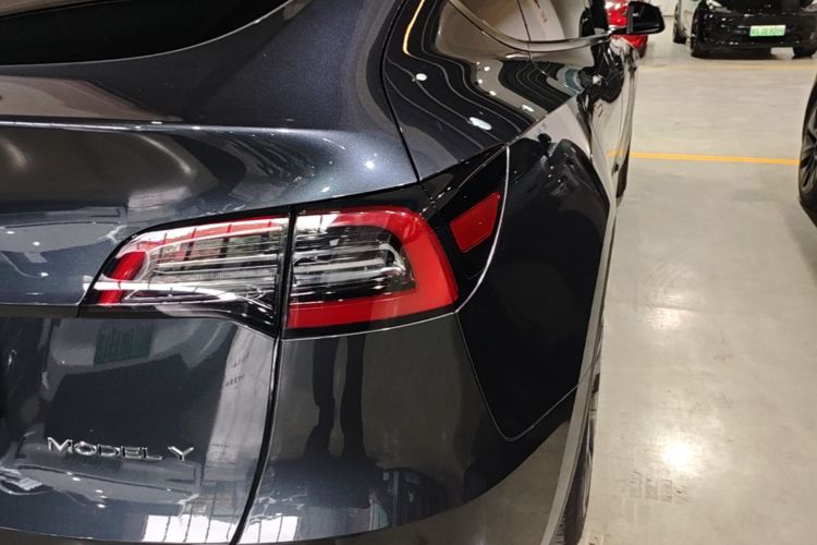 Tesla Model Y 2024 car image #8