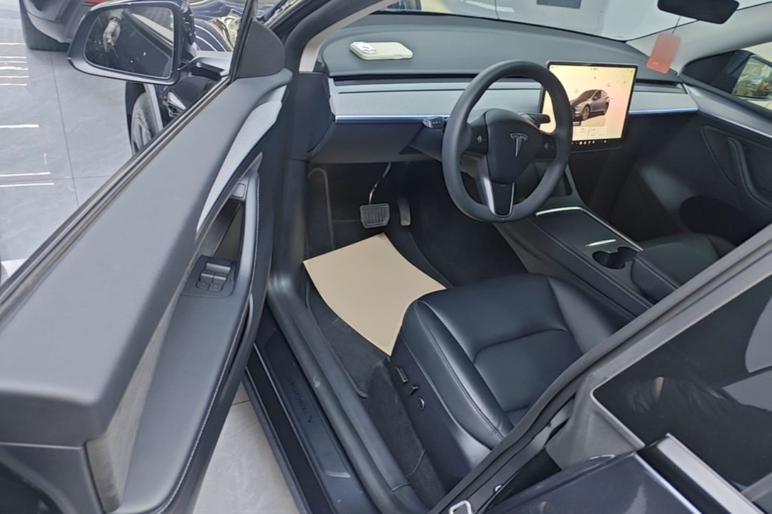 Tesla Model Y 2024 #12 Tesla Model Y 2024 car image #12
