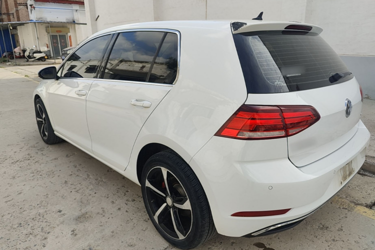 Volkswagen Golf 2018 car image #5