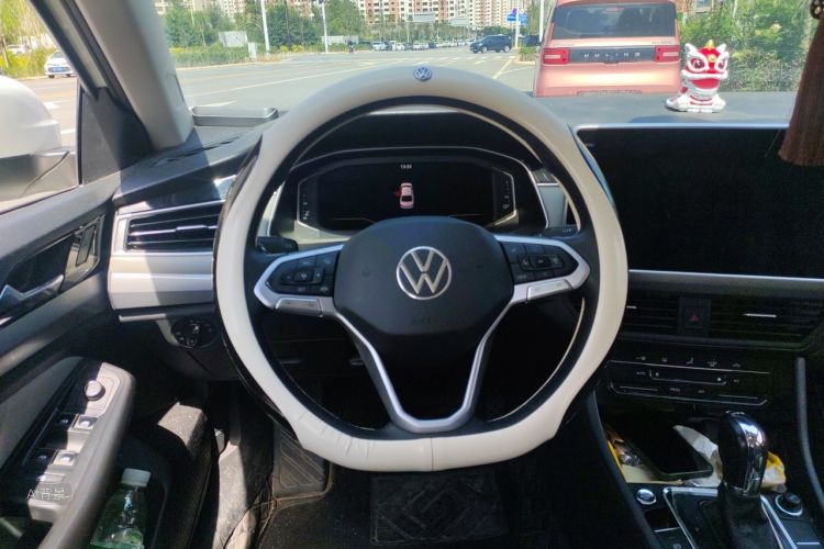 Volkswagen Bora 2023 car image #12