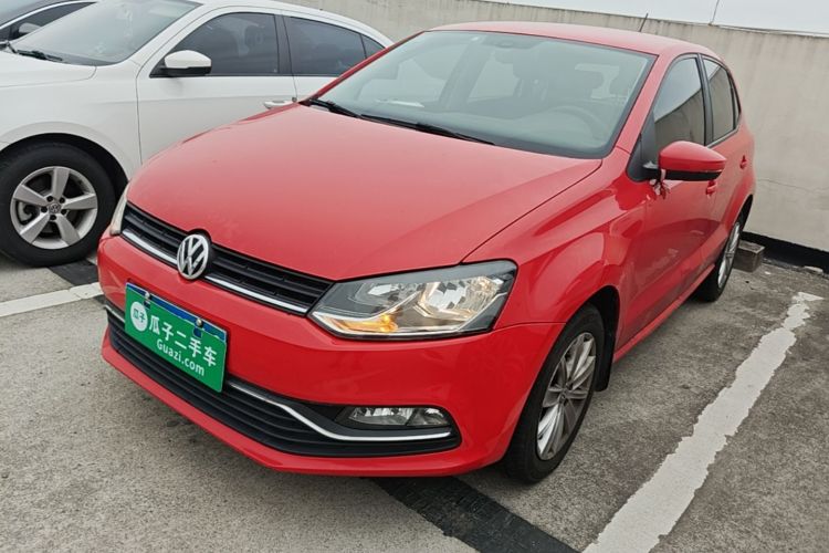 Volkswagen Polo 2015 car image #2