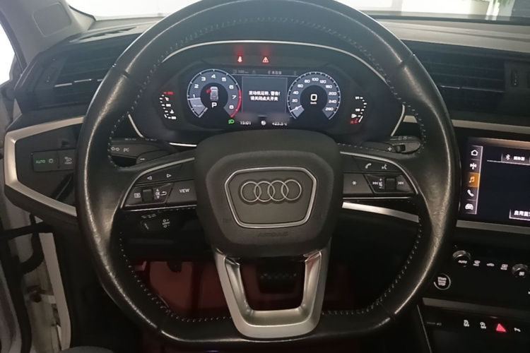 Audi Q3 2021 car image #11
