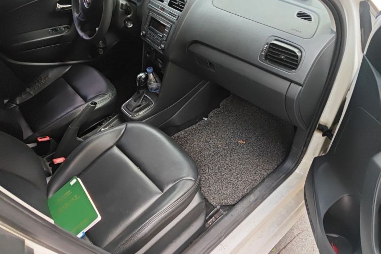 Volkswagen Polo 2016 car image #21