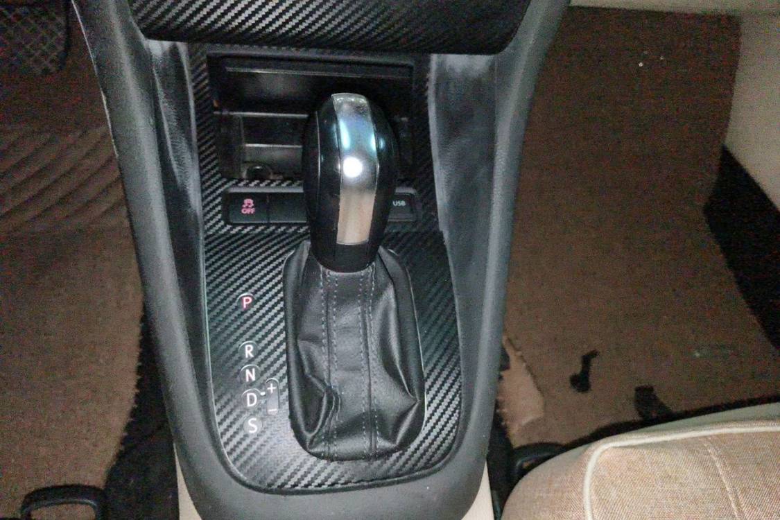 Volkswagen Golf 2012 car image #27