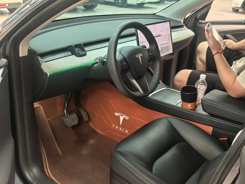 Tesla Model Y 2024 #2 Tesla Model Y 2024 car image #2