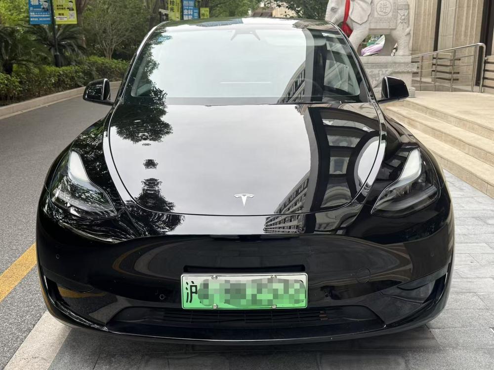 Tesla Model Y 2023 car image #2