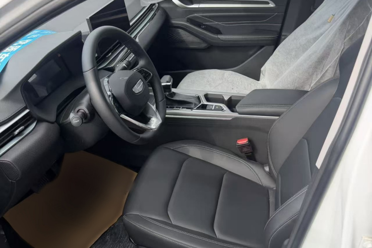 GEELY Emgrand 2025 car image #10