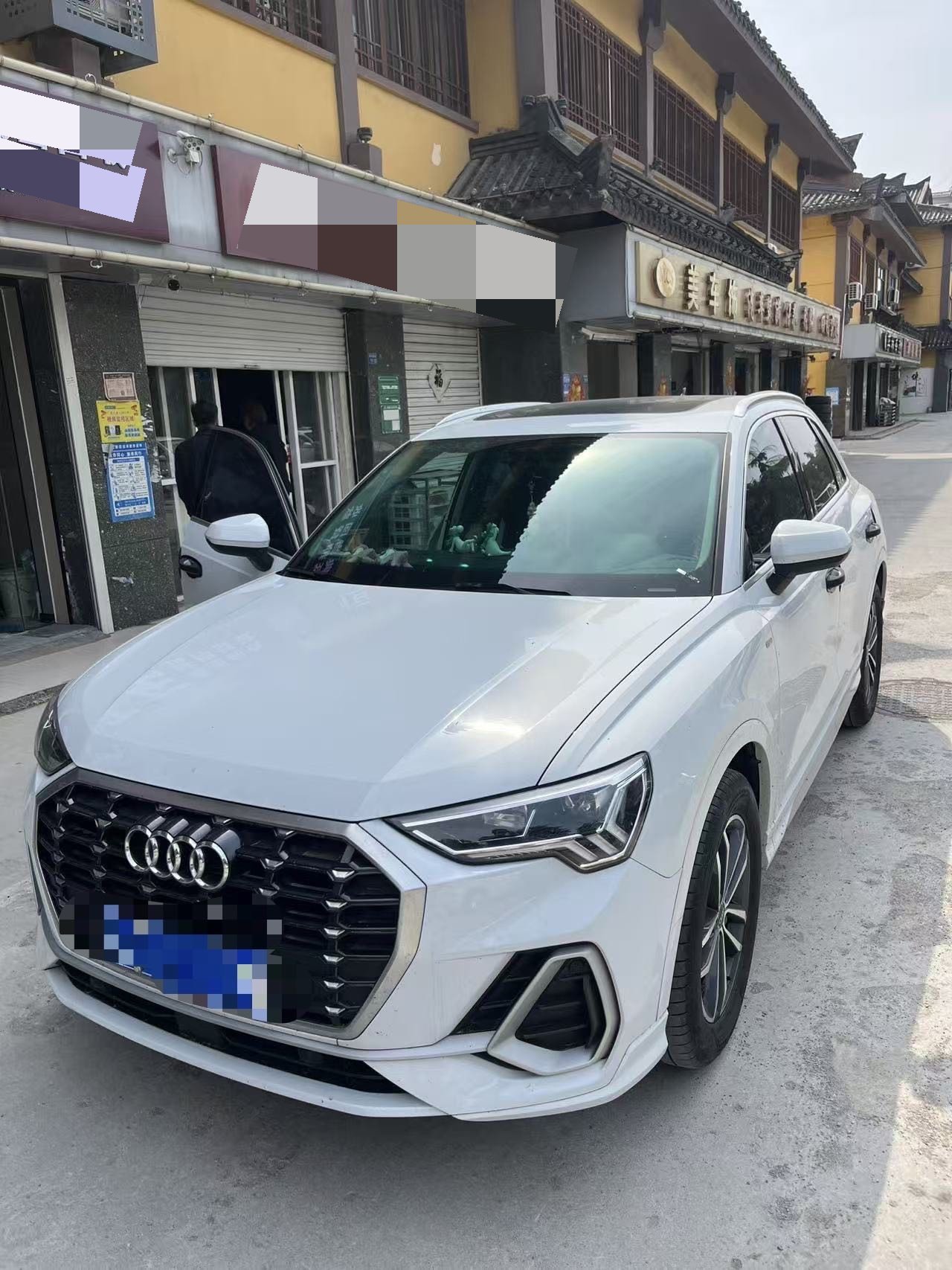Audi Q3 2022 car image 