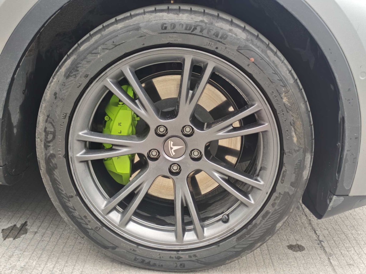Tesla Model Y 2024 immagine di auto #7