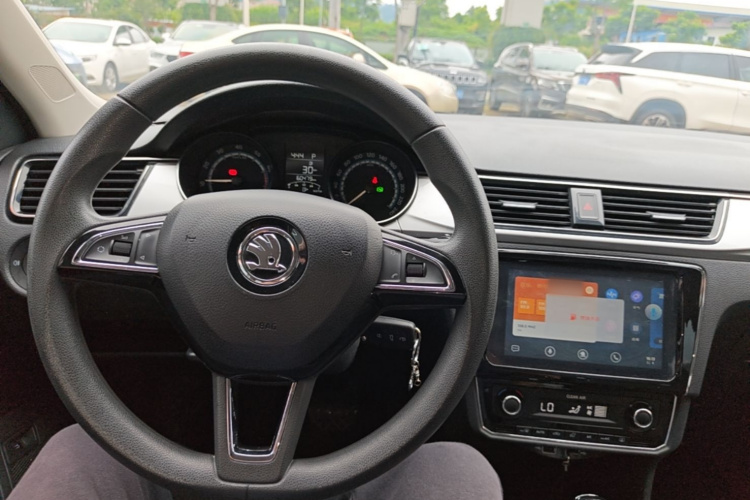 Skoda Rapid 2021 immagine di auto #10