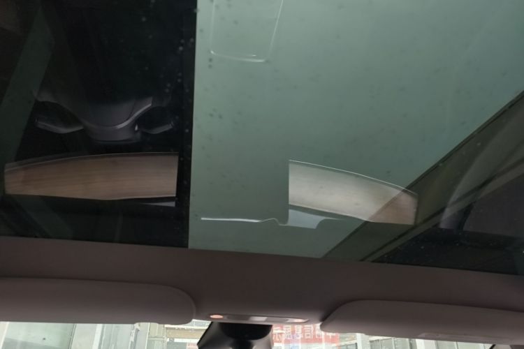 Tesla Model Y 2023 car image #18