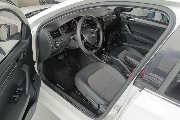Volkswagen Santana 2018 car image #16
