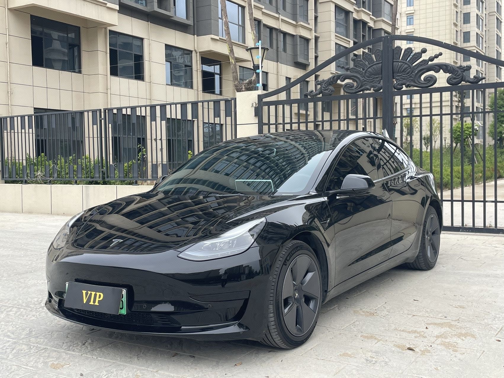 Tesla Model 3 2023 car image 
