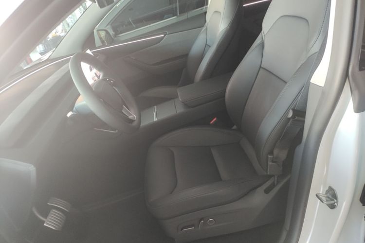 Tesla Model Y 2025 car image #15