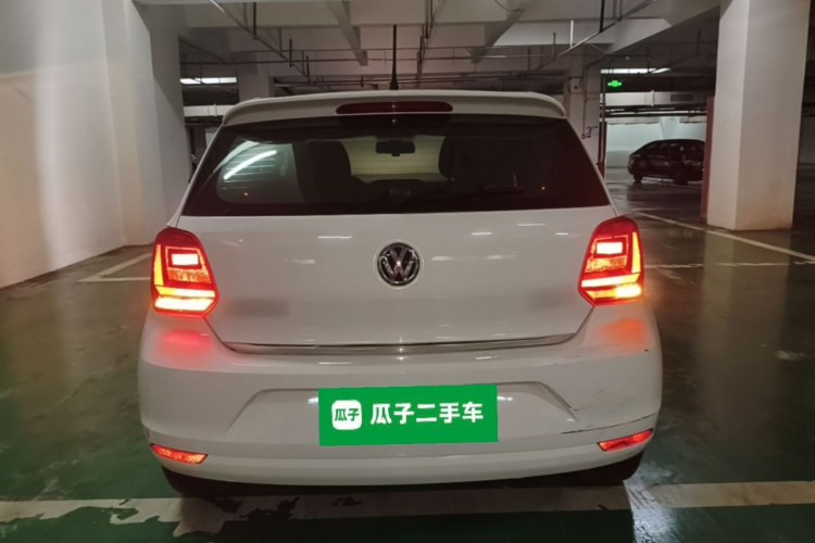 Volkswagen Polo 2015 car image #6