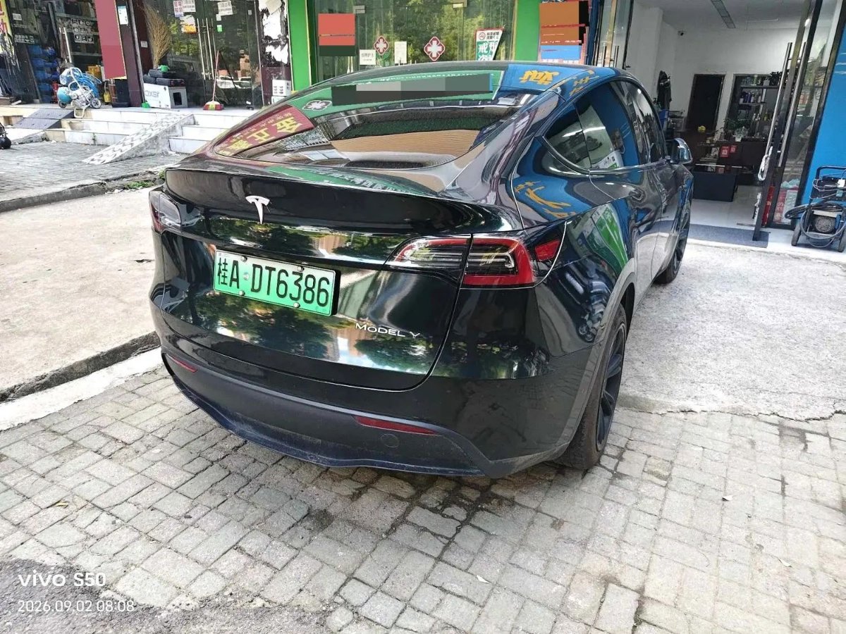 Tesla Model Y 2022 immagine di auto #2