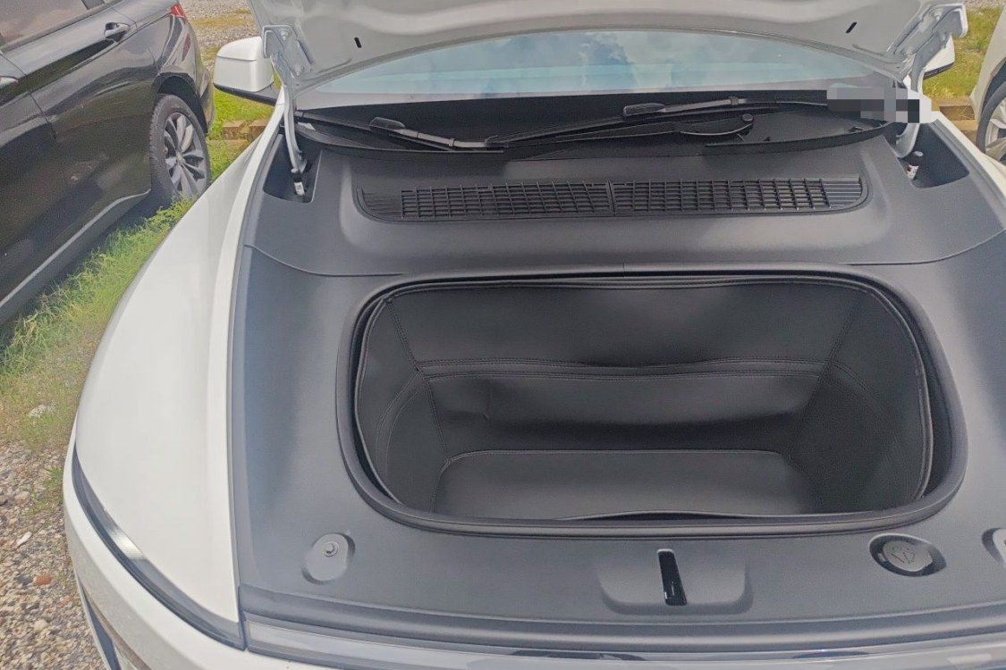 Tesla Model Y 2026 #11 Tesla Model Y 2026 car image #11