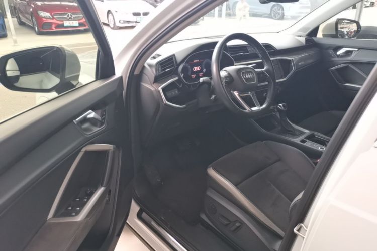 Audi Q3 2021 car image #10