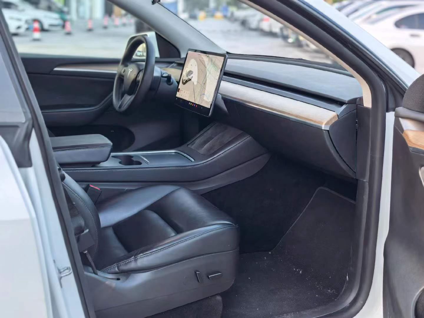 Tesla Model Y 2021 car image #5