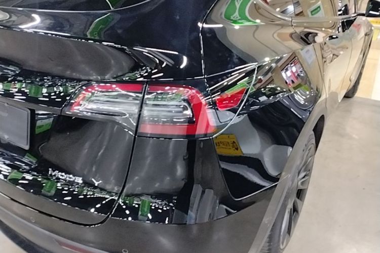Tesla Model Y 2021 car image #8