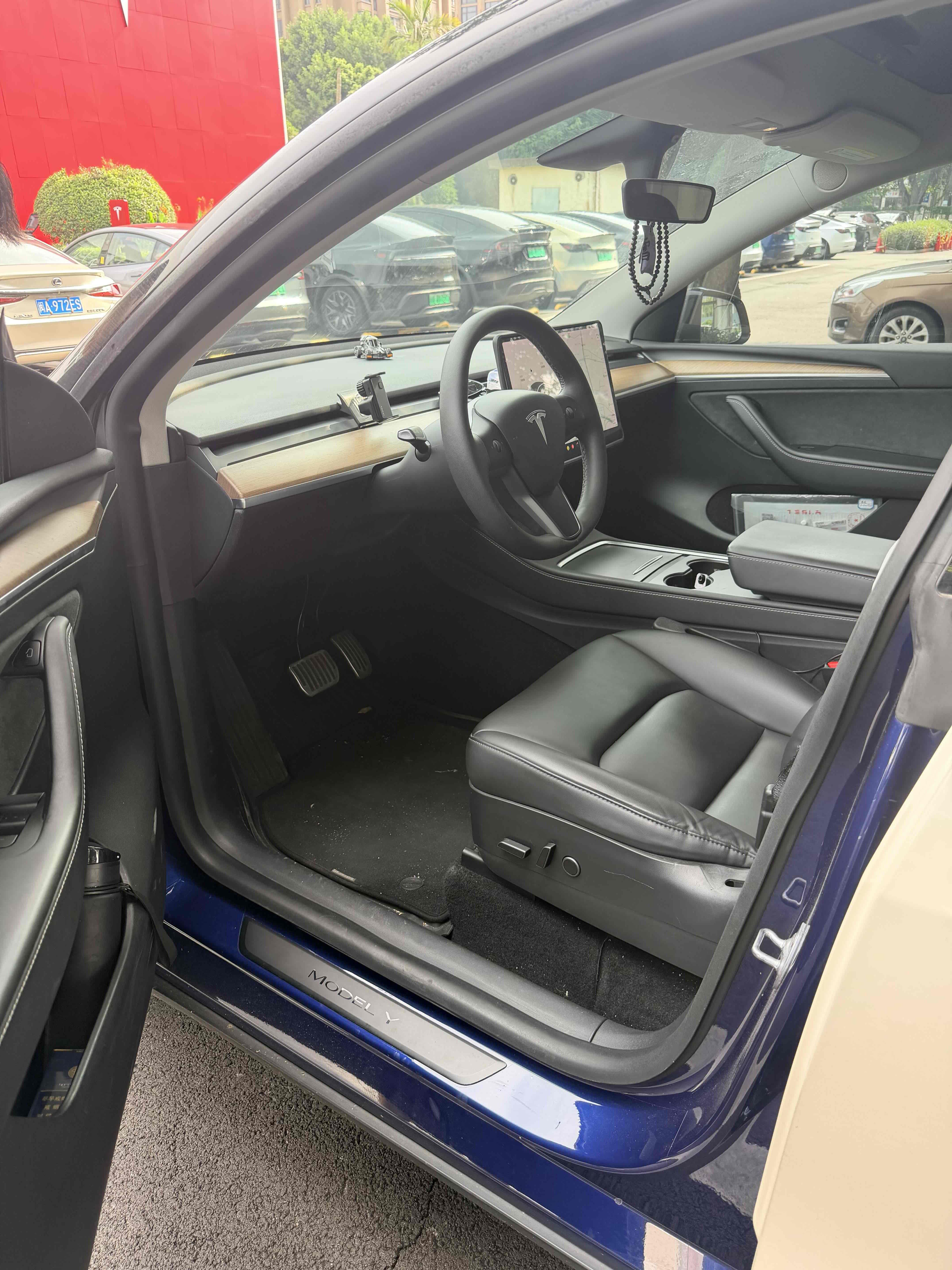 Tesla Model Y 2021 #3 Tesla Model Y 2021 car image #3