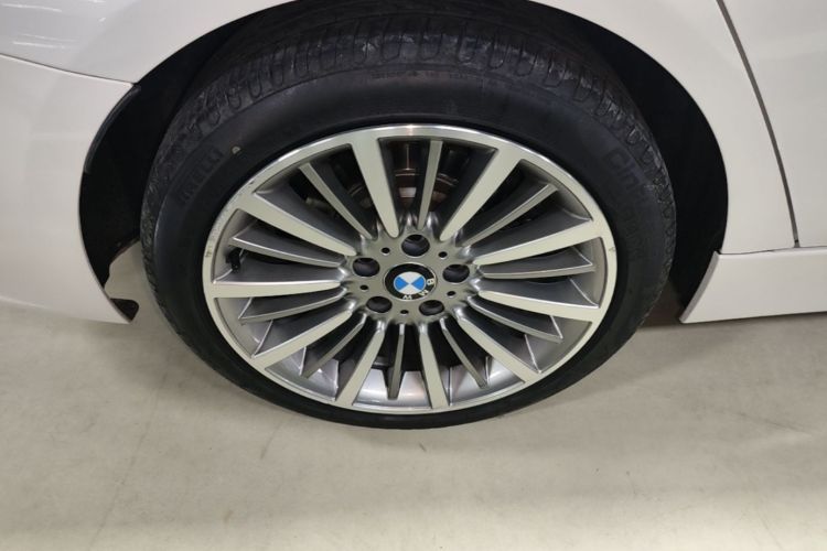 BMW 3 Series 2019 #10 BMW 3 Series 2019 car image #10
