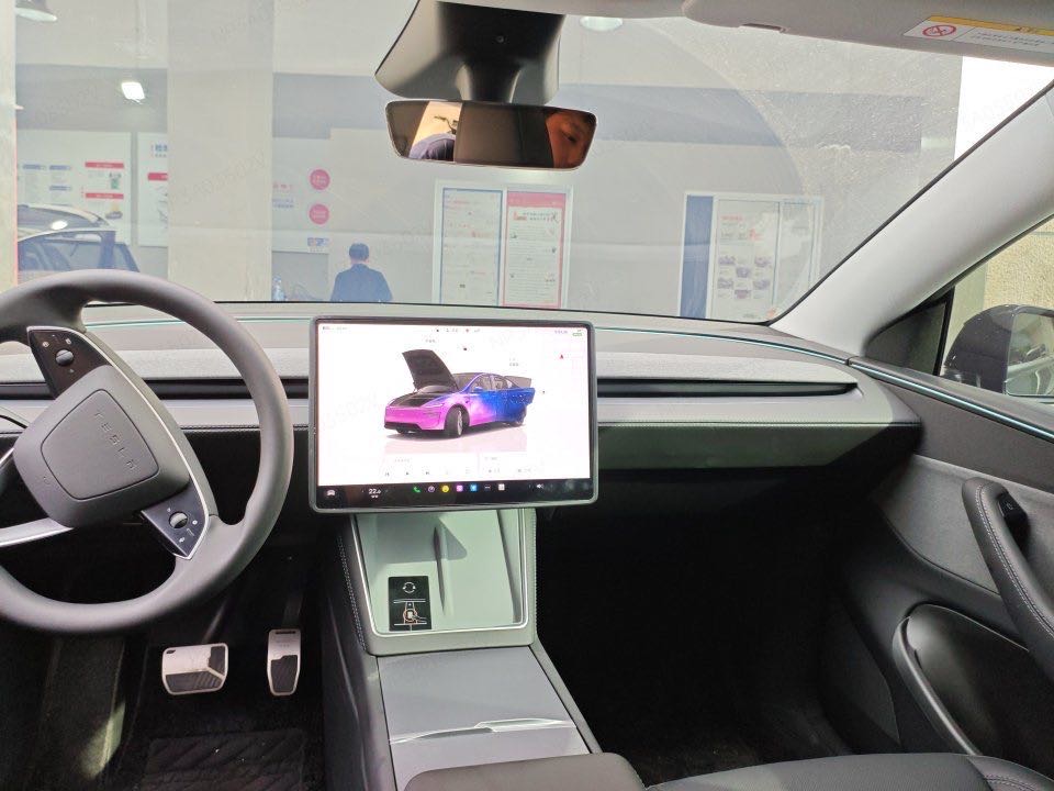 Tesla Model Y 2026 #6 Tesla Model Y 2026 car image #6