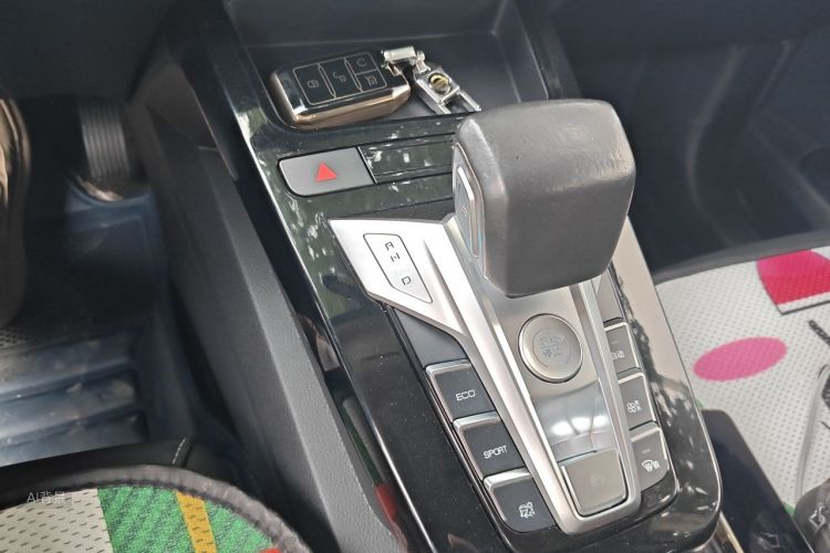 BYD Yuan New Energy 2019 car image #16