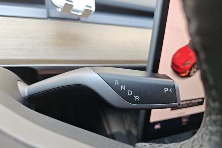 Tesla Model Y 2021 #16 Tesla Model Y 2021 car image #16