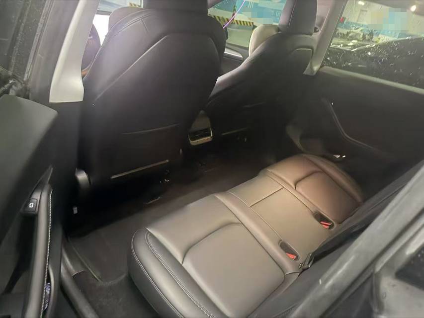 Tesla Model Y 2024 immagine di auto #6