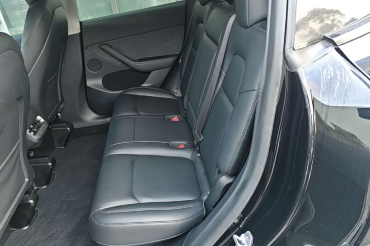 Tesla Model Y 2022 immagine di auto #13