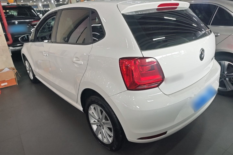 Volkswagen Polo 2015 car image #5