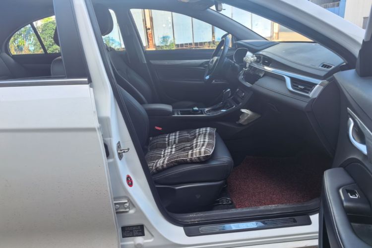 GEELY Emgrand 2019 #24 GEELY Emgrand 2019 car image #24