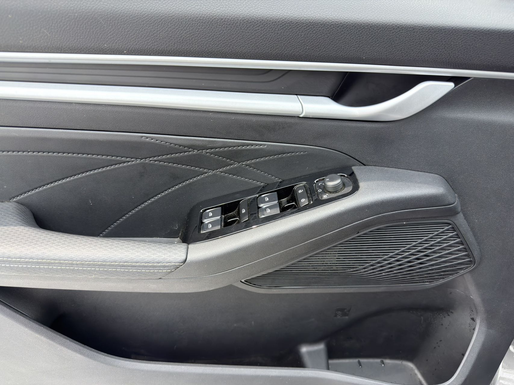 GEELY Emgrand 2025 car image #7