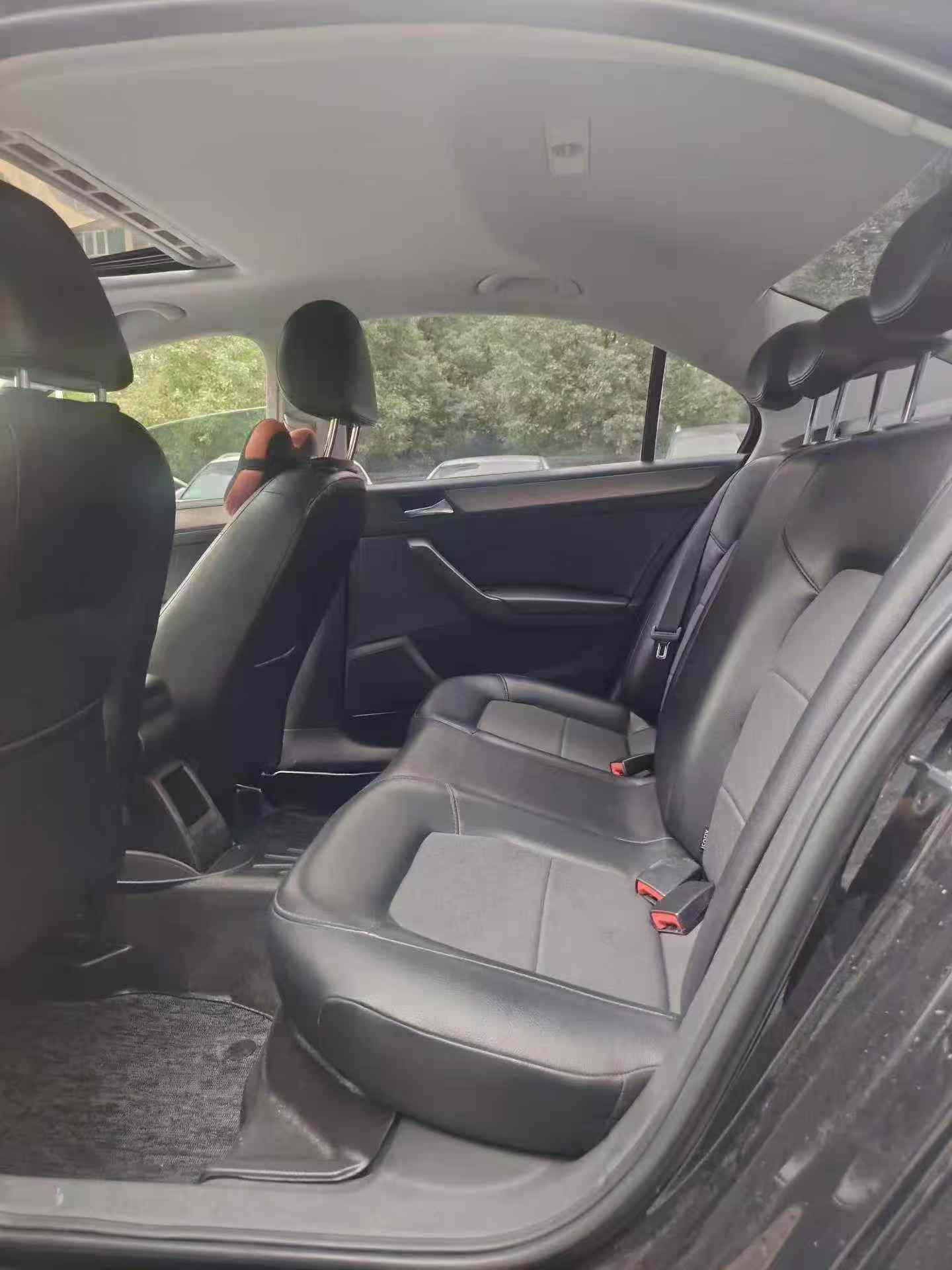 Volkswagen Santana 2016 car image #3