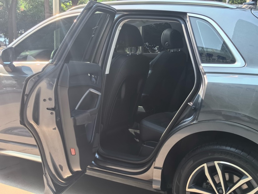 Audi Q3 2022 car image #8