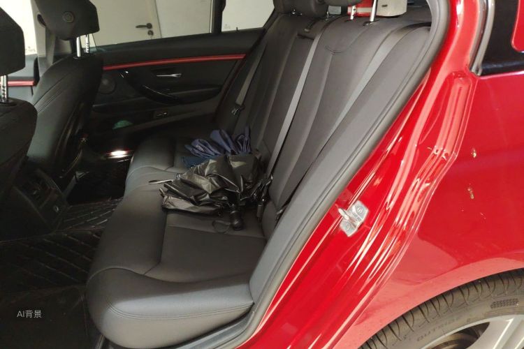 BMW 3 Series 2018 car image #19