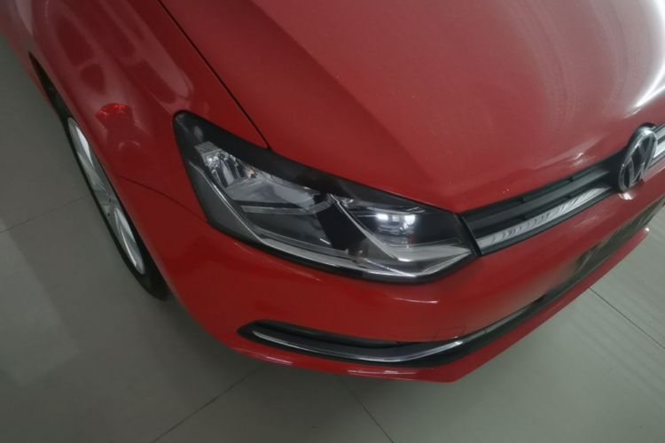 Volkswagen Polo 2015 car image #8