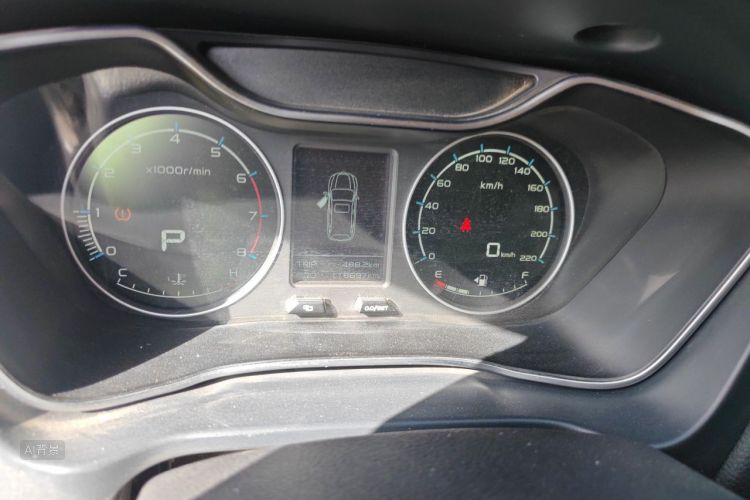 GEELY Vision X6 2016 immagine di auto #13