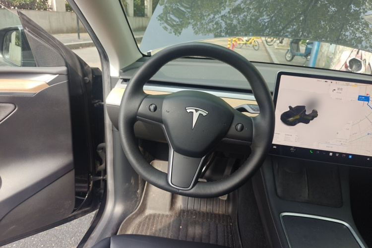 Tesla Model Y 2022 car image #11