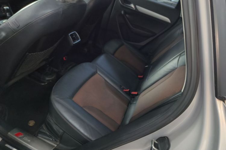 Audi Q3 2019 car image #17
