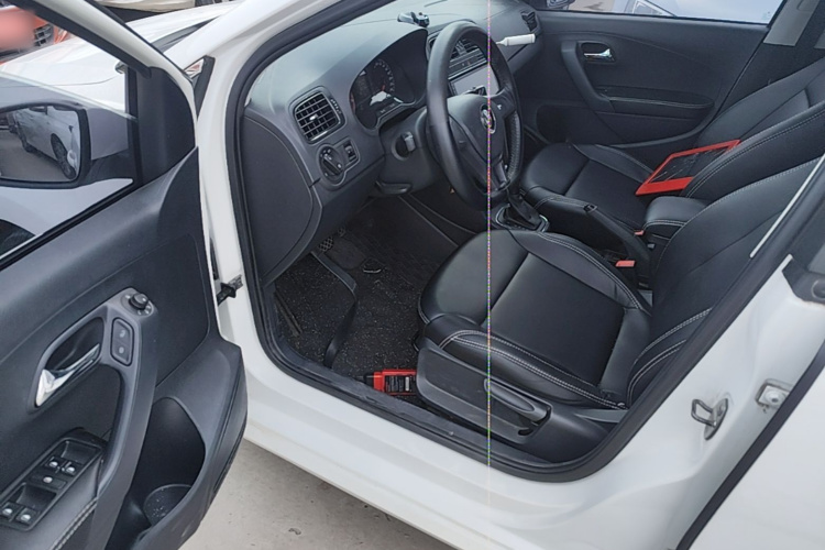 Volkswagen Polo 2017 car image #12