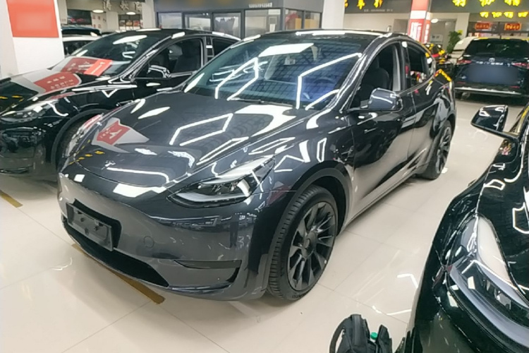 Tesla Model Y 2024 #2 Tesla Model Y 2024 car image #2