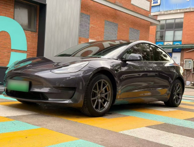 Tesla Model 3 2021 car image 