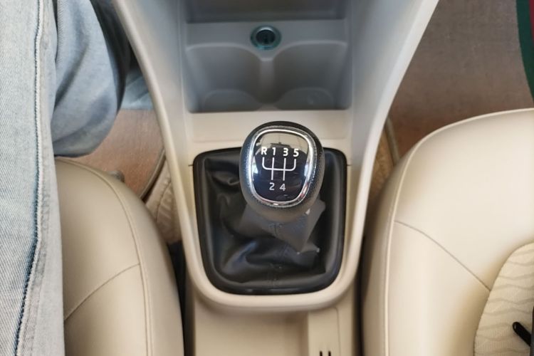 Skoda Rapid 2014 image de voiture #17
