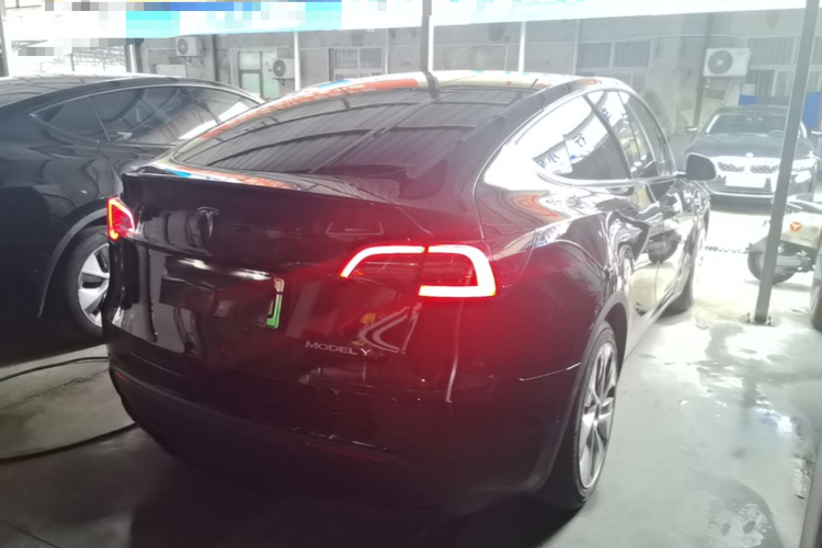 Tesla Model Y 2022 car image #7