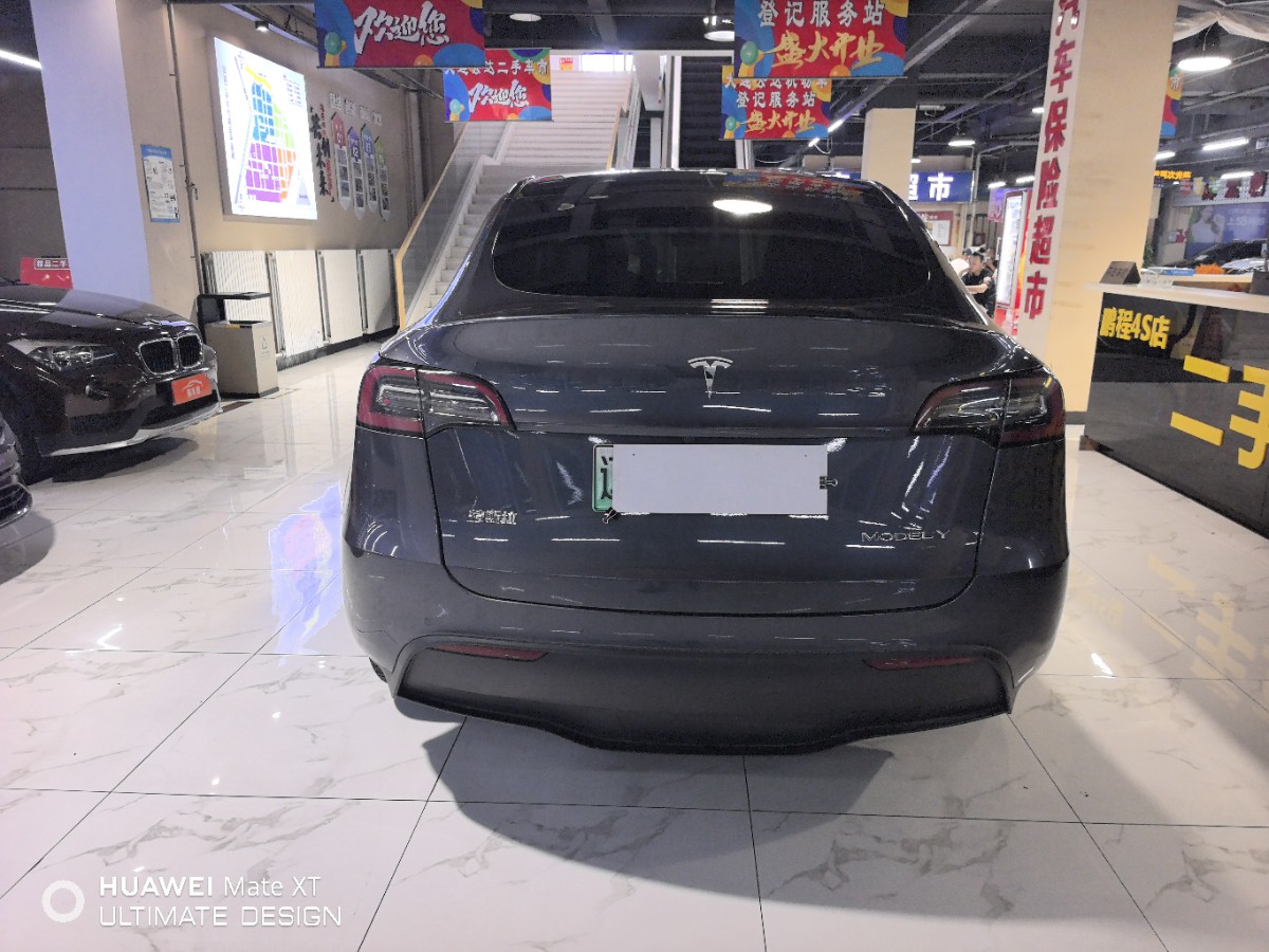 Tesla Model Y 2021 car image #11